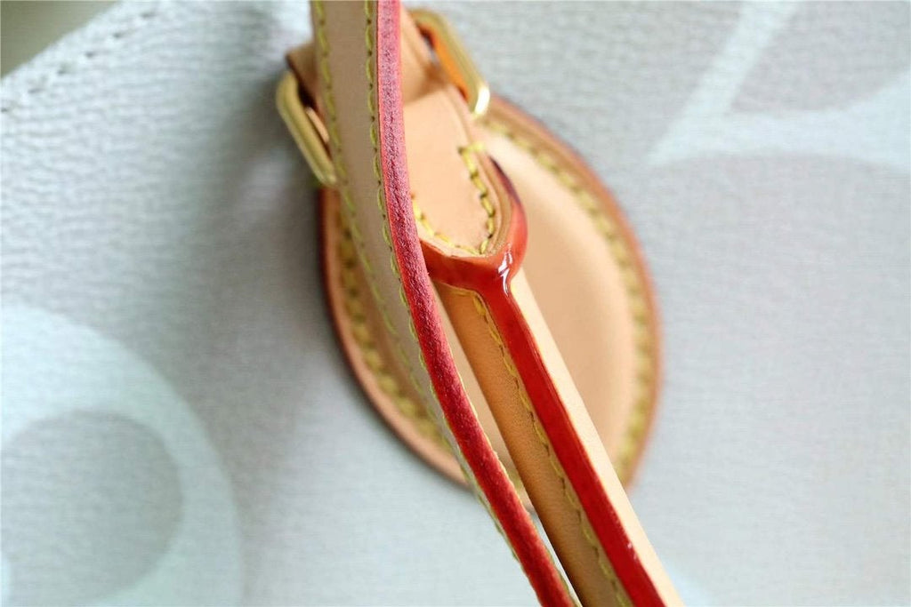 オンザゴー MM ブルーム グレー モノグラム ジャイアント コーテッド キャンバス