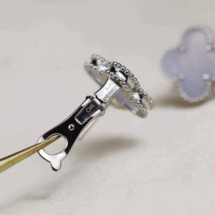 [Shinejoy]クローバー ミディアム 1モチーフ ホワイト モップ イヤリング シルバー