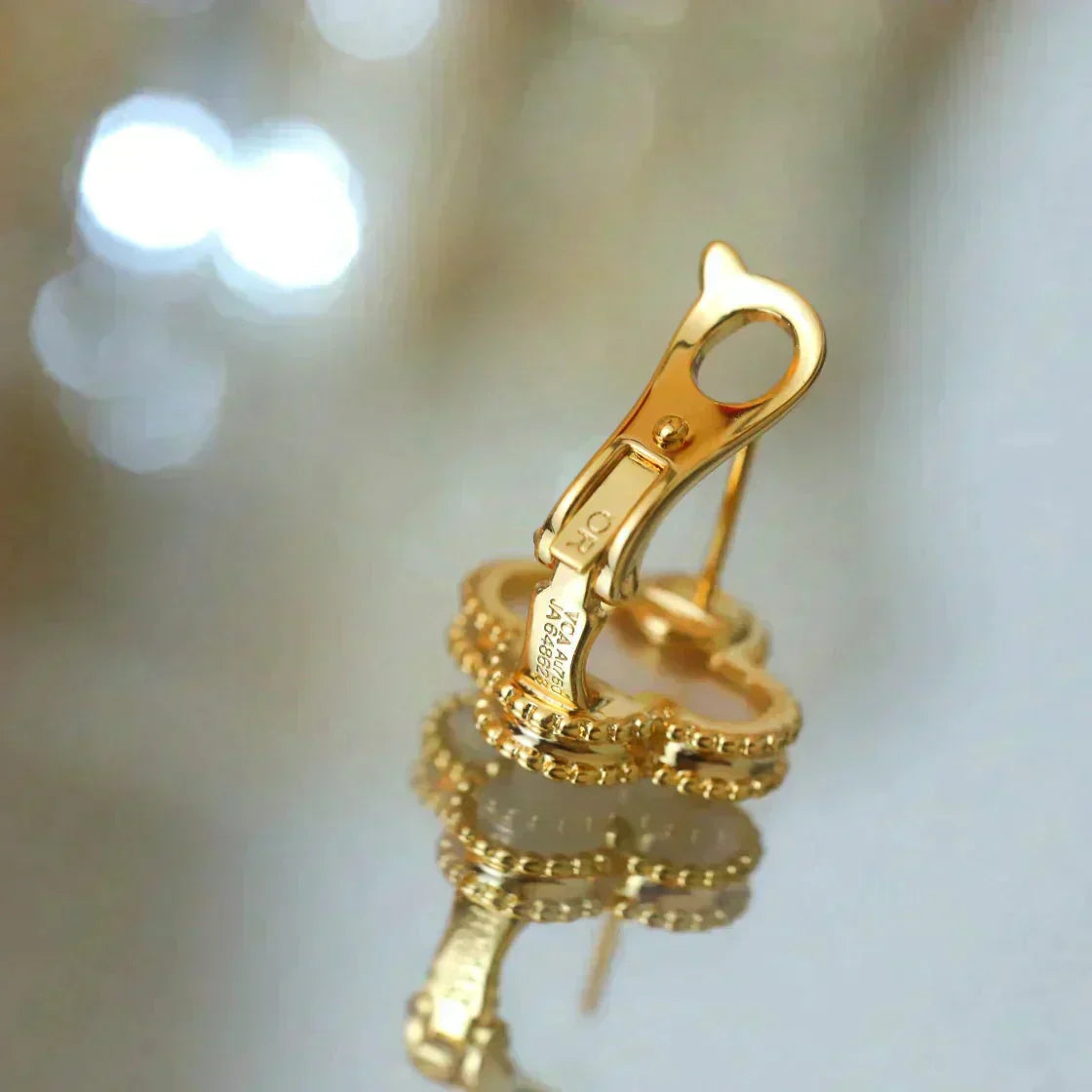 [Shinejoy]Boucles d'oreilles clous CLOVER MEDIUM 1 MOTIFS BLANC MOP