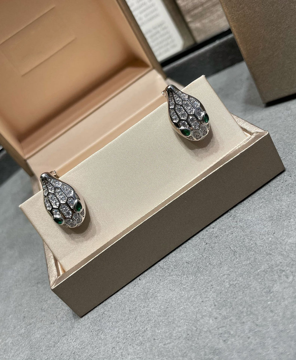 [Shinejoy]SERPENT DIAMOND STUD EARRINGS