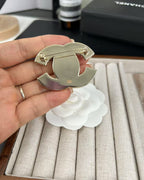 Broche classique en résine rose [Shinejoy] 5 cm