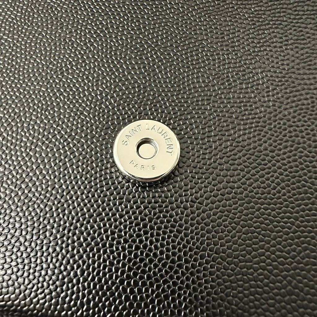 Sac KATE 20 en cuir de veau noir avec logo argenté, taille S