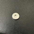 Sac KATE 20 en cuir de veau noir avec logo argenté, taille S