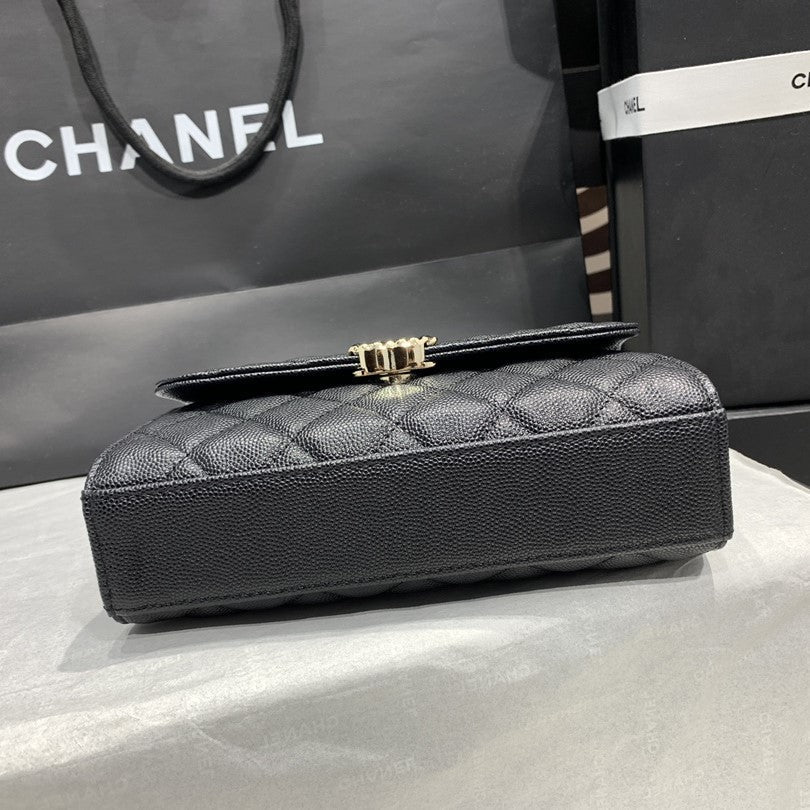 Sac à rabat 23P 19 cm Noir Caviar Fermeture dorée 