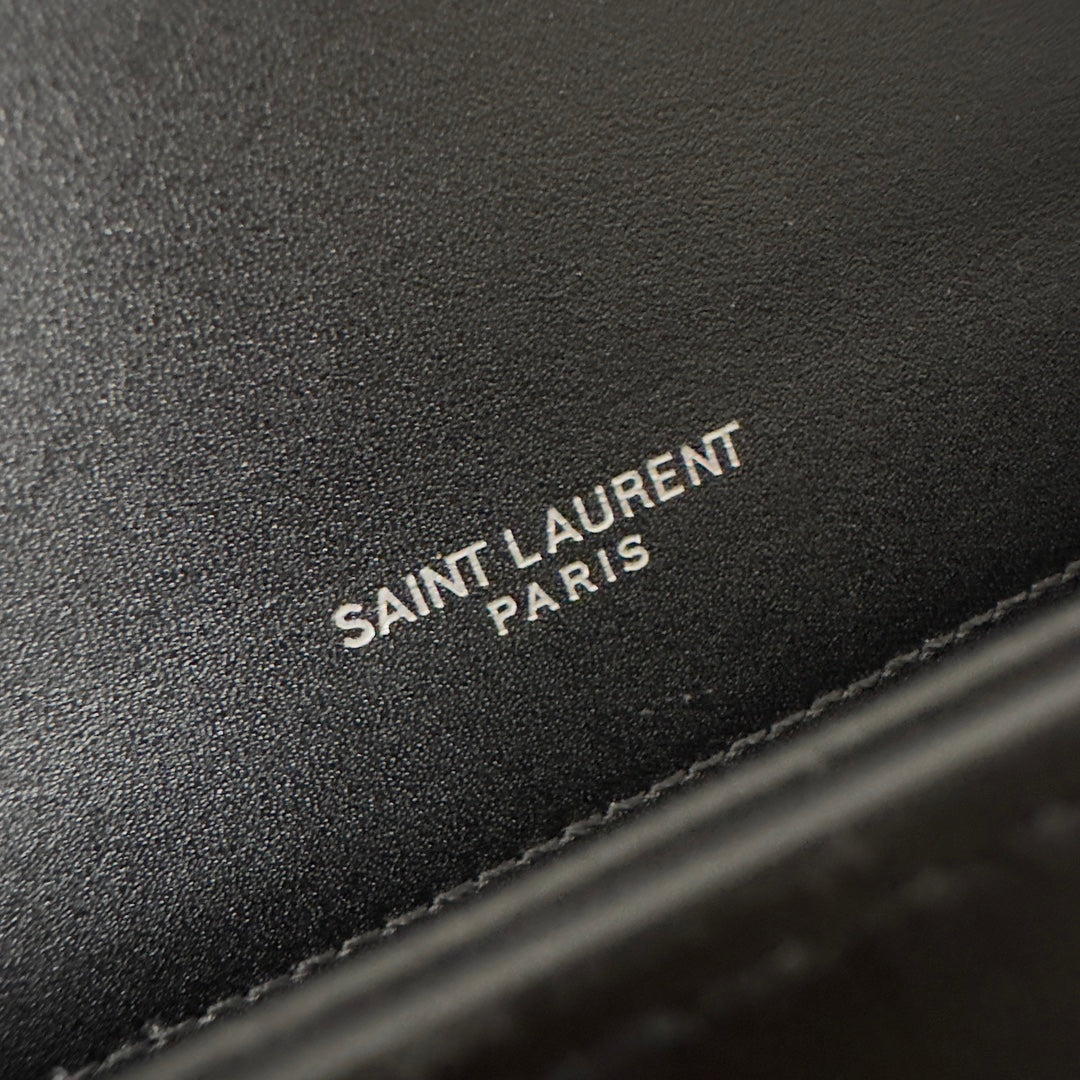 ケイト タッセル 20 ブラック カーフスキン シルバーロゴ