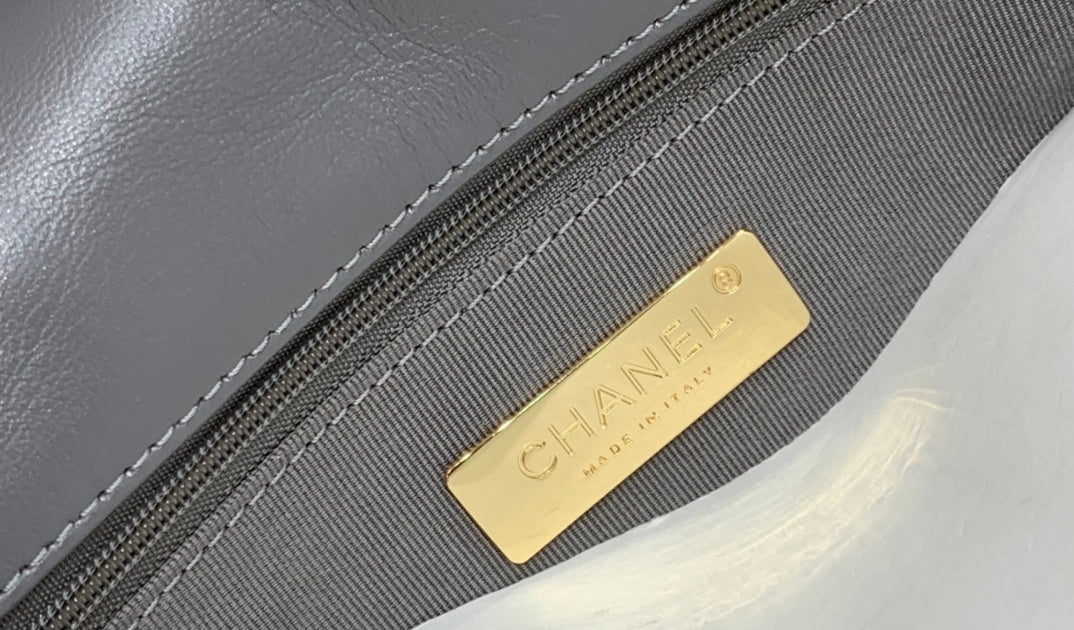 19 SAC À RABAT 26 GRIS FONCÉ EN CUIR DE CHÈVRE AVEC FERMOIRS ARGENTÉS