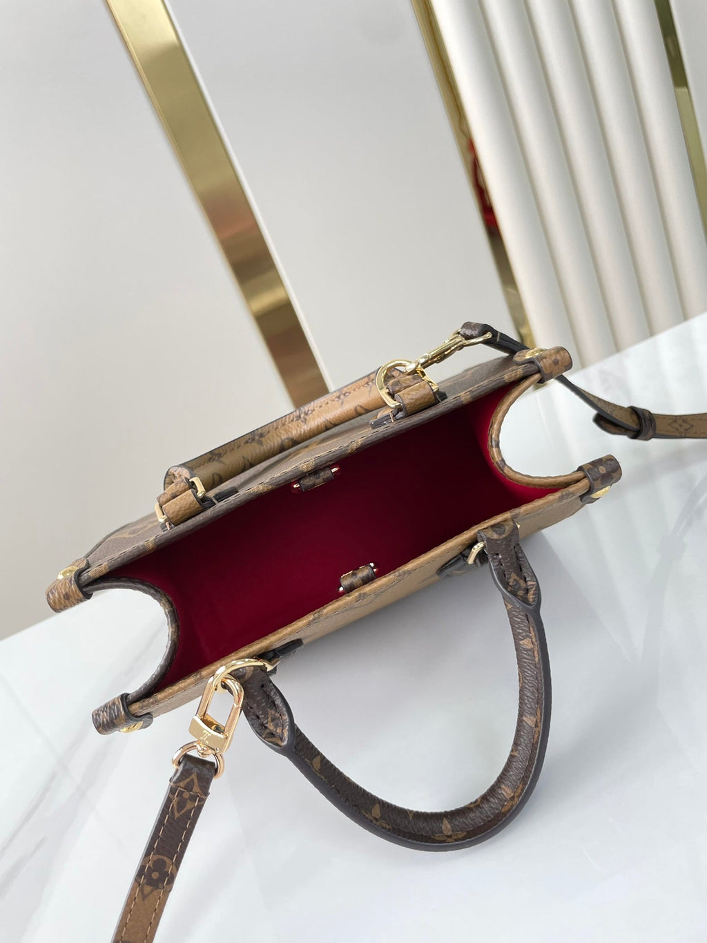 TOILE ONTHEGO BB 18 EN MONOGRAMME MARRON ET MONOGRAMME INVERSE