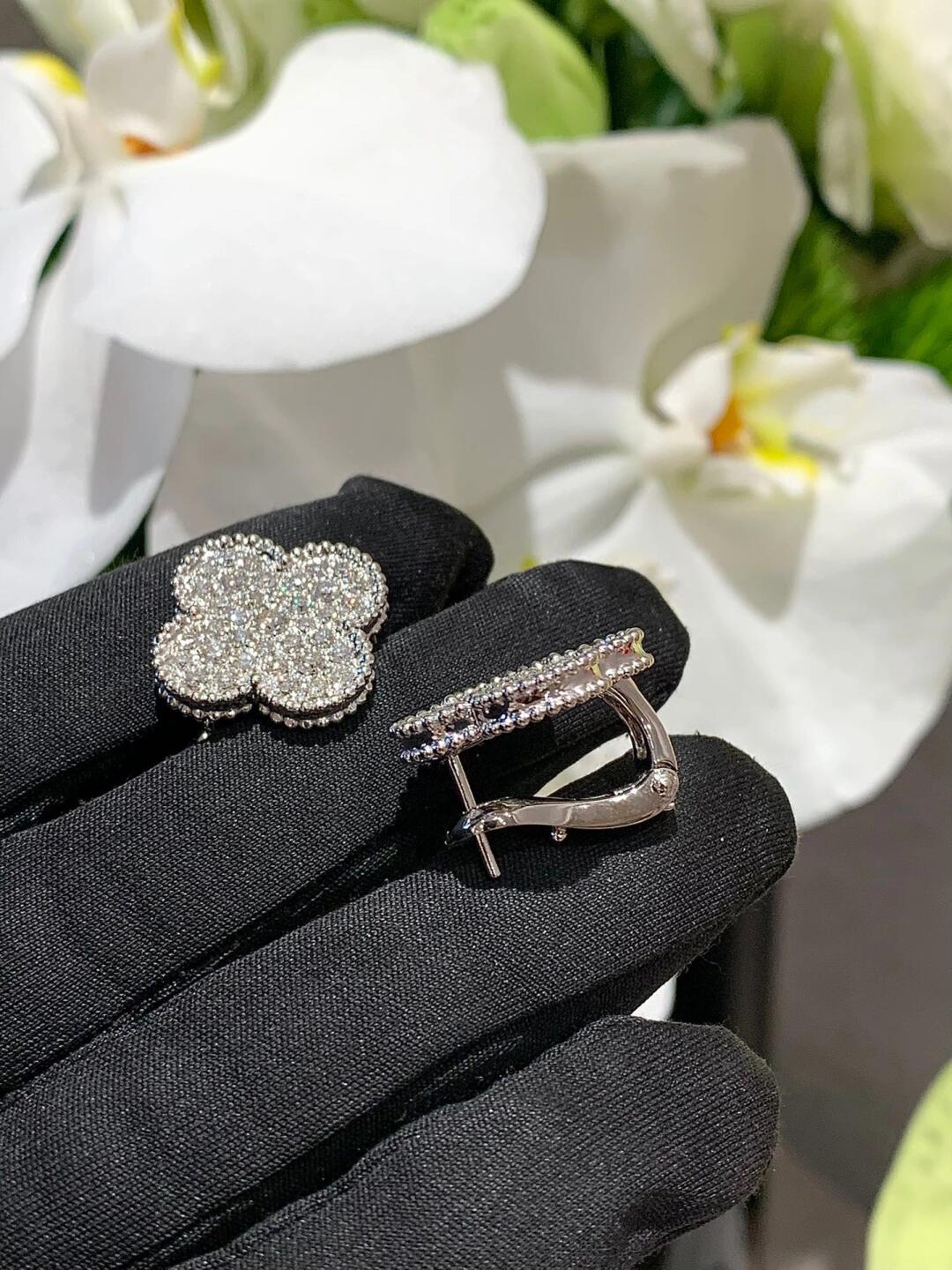 [Shinejoy]CLOVER 20MM MOTIFS DIAMOND STUD EARRINGS SILVER