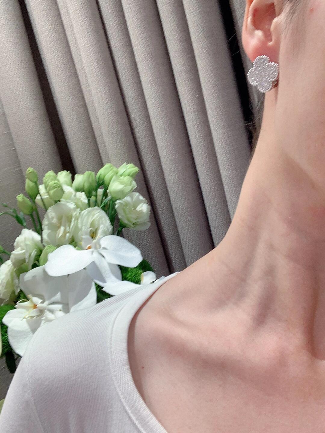 [Shinejoy]CLOVER 20MM MOTIFS DIAMOND STUD EARRINGS SILVER