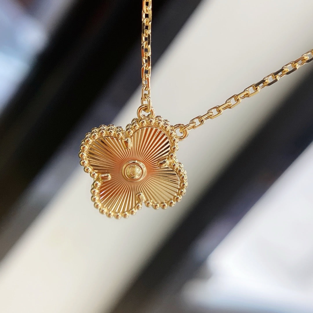[Shinejoy] COLLIER LASER CLOVER 15MM