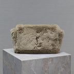 SAC KATE PETIT 22 POUCES EN FOURRURE DE LAPIN BEIGE ÉCRU ET CHAÎNE DORÉE