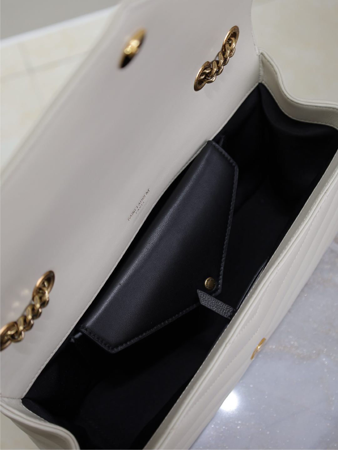 LOULOU MEDIUM 29 IN WHITE SHEEPSKIN GOLD HARDWARE