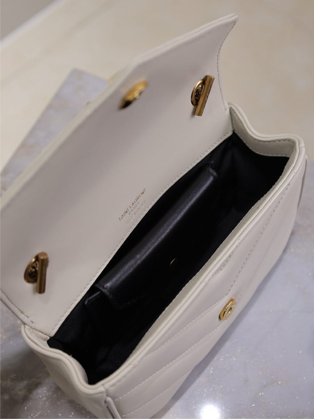 LOULOU MINI 20 EN PEAU DE MOUTON BLANC AVEC ACCESSOIRES DORÉS