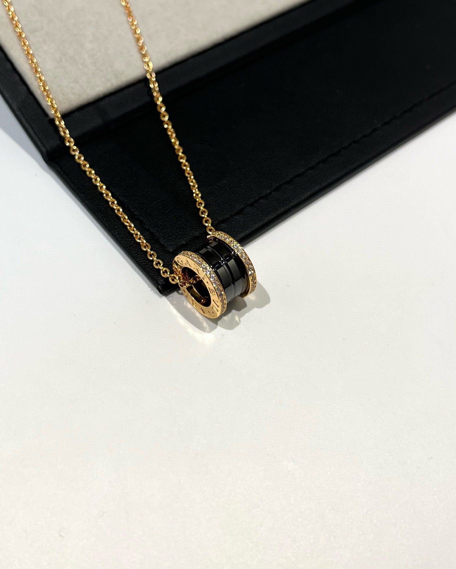 [Shinejoy]ZERO 1 BLACK CERAMIC DIAMOND PINK GOLD NECKLACE